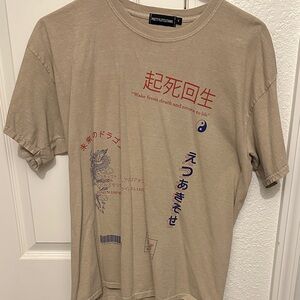 PrettyLittleThing Beige Tee with Red and Blue Graphic